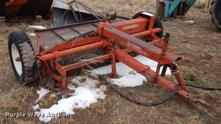 image for item DH8483 International 34 hay conditioner