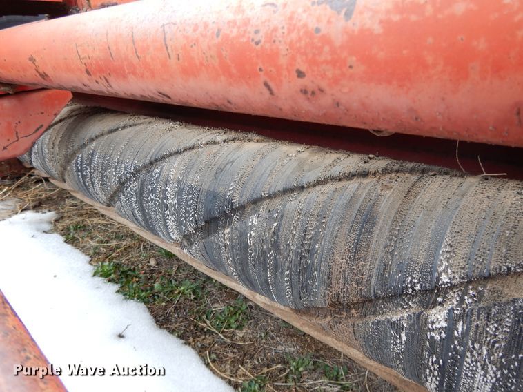 image for item DH8483 International 34 hay conditioner