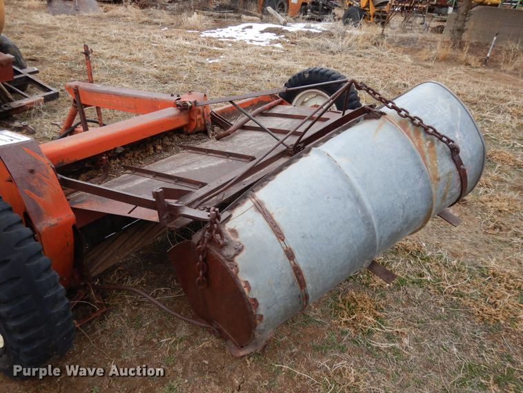 image for item DH8483 International 34 hay conditioner