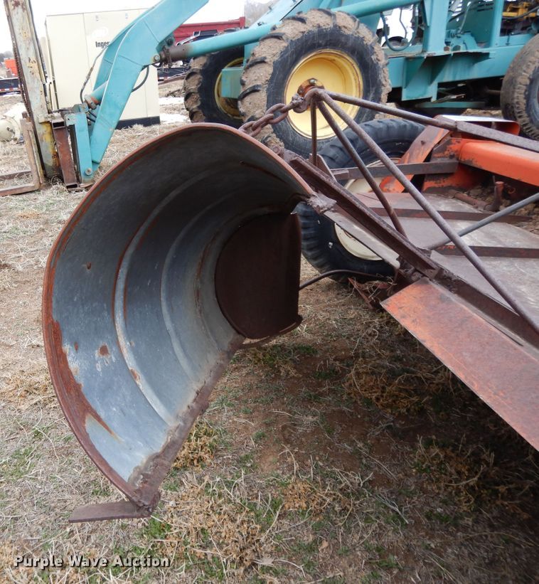 image for item DH8483 International 34 hay conditioner