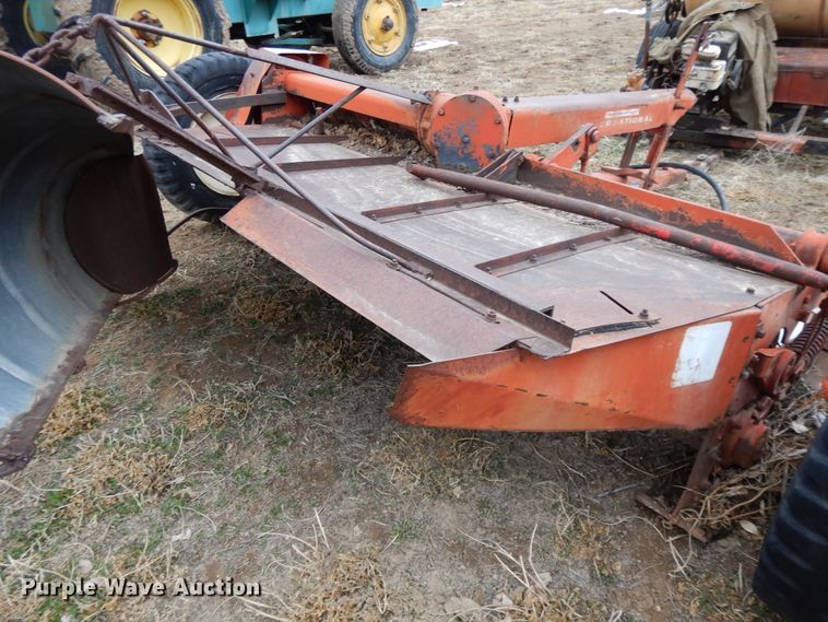 image for item DH8483 International 34 hay conditioner