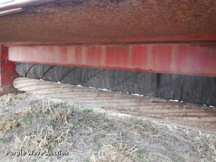 image for item DH8483 International 34 hay conditioner