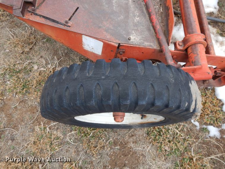 image for item DH8483 International 34 hay conditioner