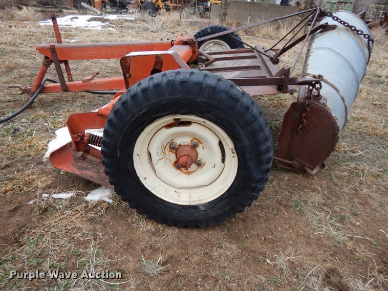 image for item DH8483 International 34 hay conditioner