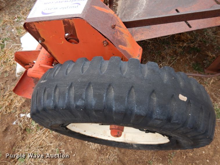 image for item DH8483 International 34 hay conditioner