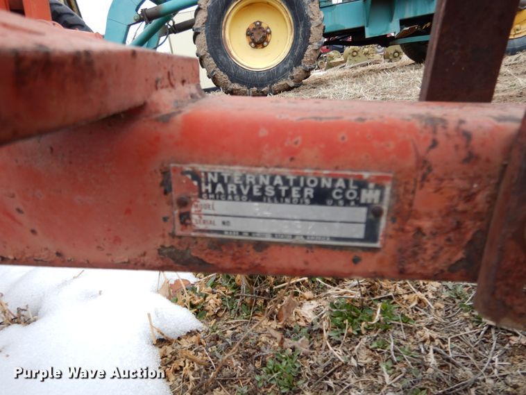 image for item DH8483 International 34 hay conditioner