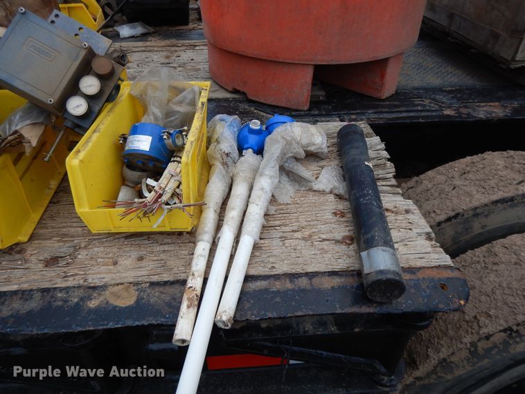 image for item DH8488 Valves, gauges, and equipment