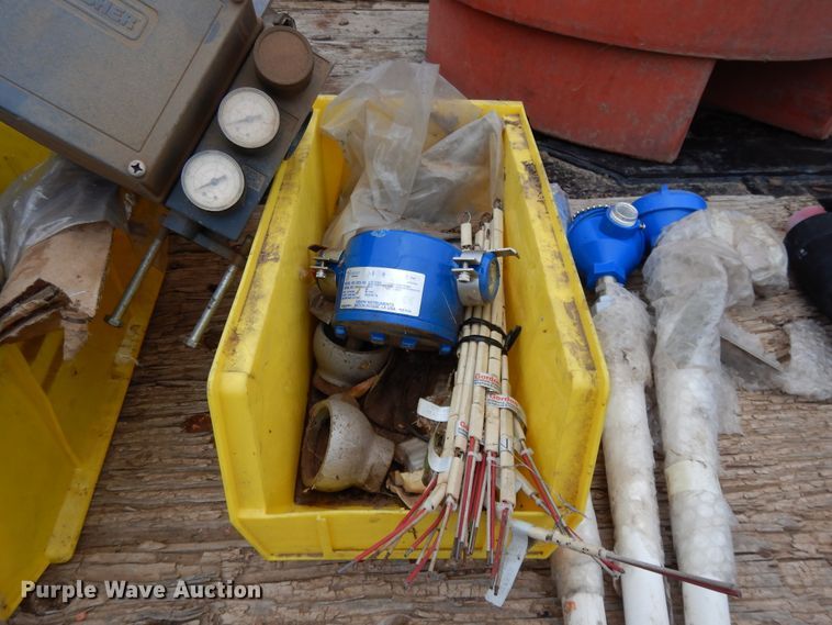 image for item DH8488 Valves, gauges, and equipment