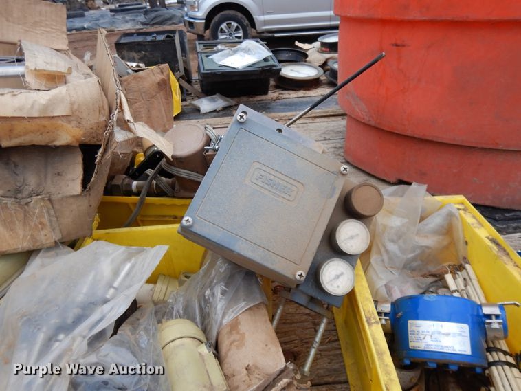 image for item DH8488 Valves, gauges, and equipment