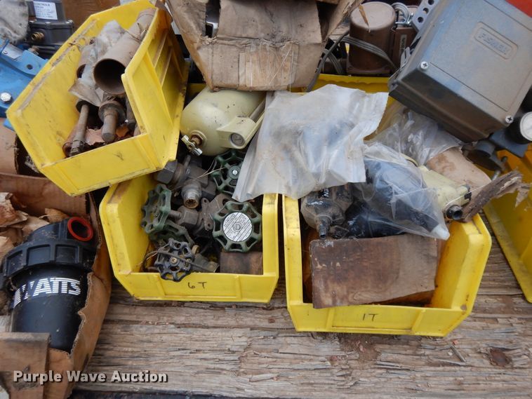 image for item DH8488 Valves, gauges, and equipment