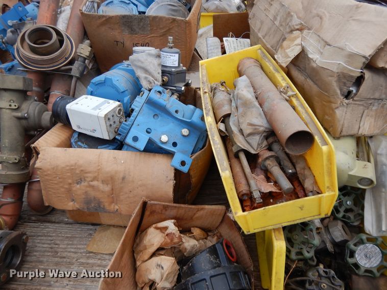 image for item DH8488 Valves, gauges, and equipment