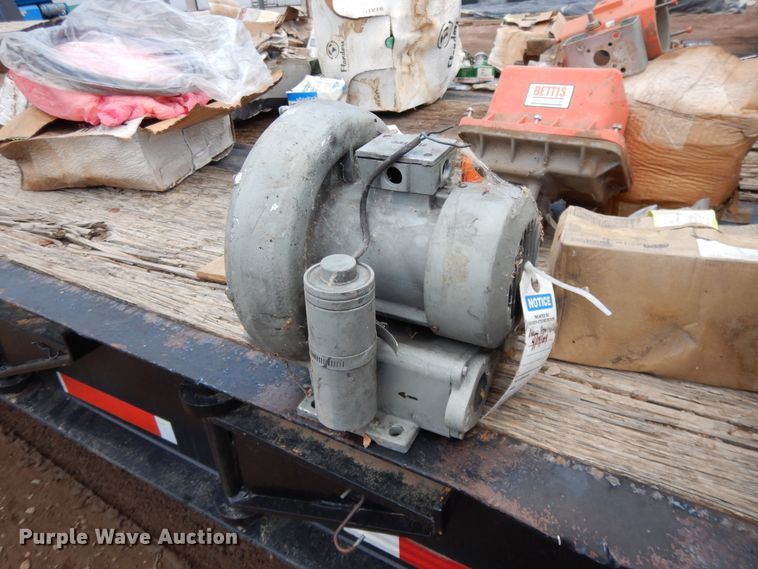 image for item DH8488 Valves, gauges, and equipment