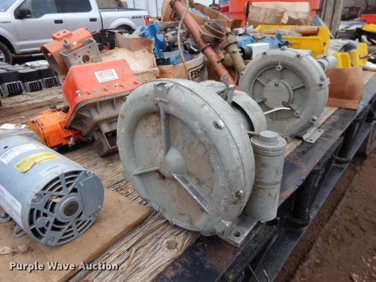 image for item DH8488 Valves, gauges, and equipment