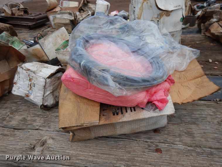 image for item DH8488 Valves, gauges, and equipment