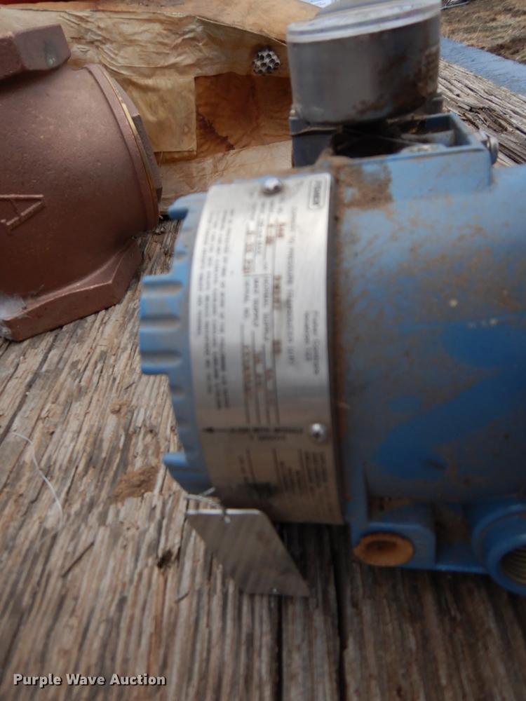 image for item DH8488 Valves, gauges, and equipment