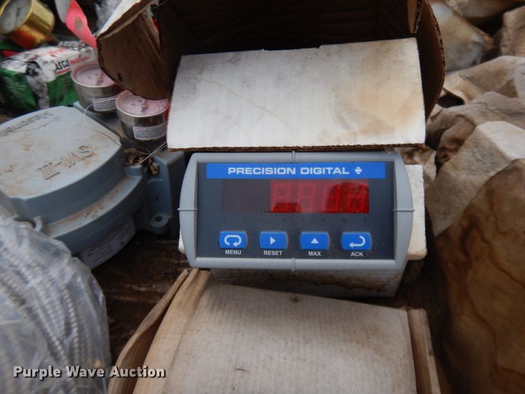 image for item DH8488 Valves, gauges, and equipment