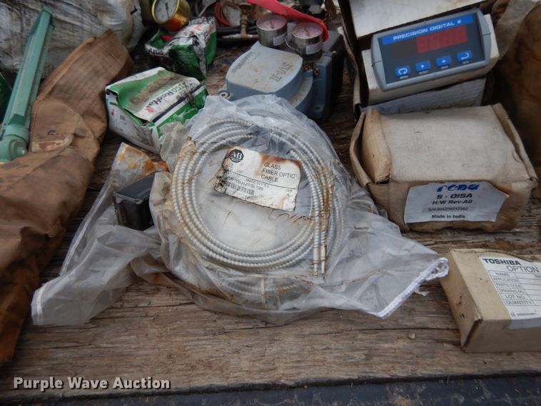 image for item DH8488 Valves, gauges, and equipment