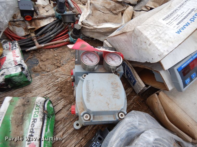 image for item DH8488 Valves, gauges, and equipment