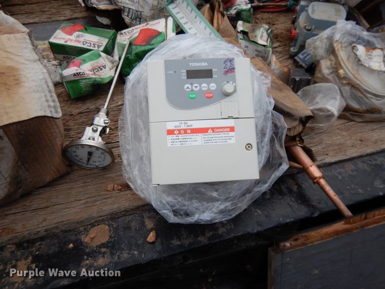 image for item DH8488 Valves, gauges, and equipment