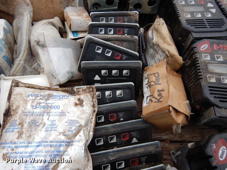 image for item DH8488 Valves, gauges, and equipment