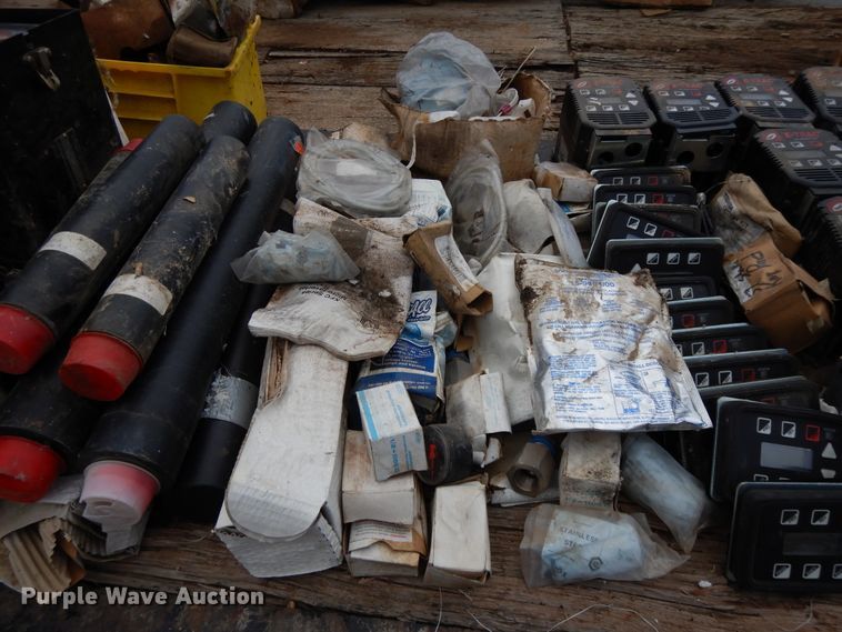 image for item DH8488 Valves, gauges, and equipment