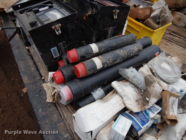 image for item DH8488 Valves, gauges, and equipment