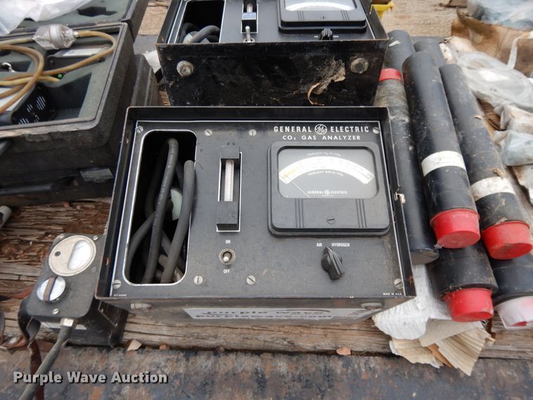 image for item DH8488 Valves, gauges, and equipment