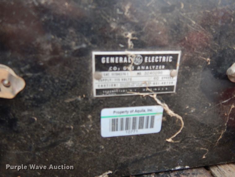 image for item DH8488 Valves, gauges, and equipment