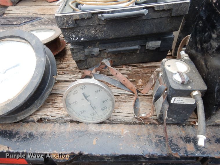 image for item DH8488 Valves, gauges, and equipment