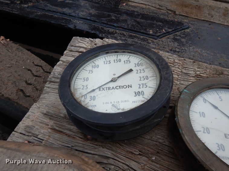 image for item DH8488 Valves, gauges, and equipment