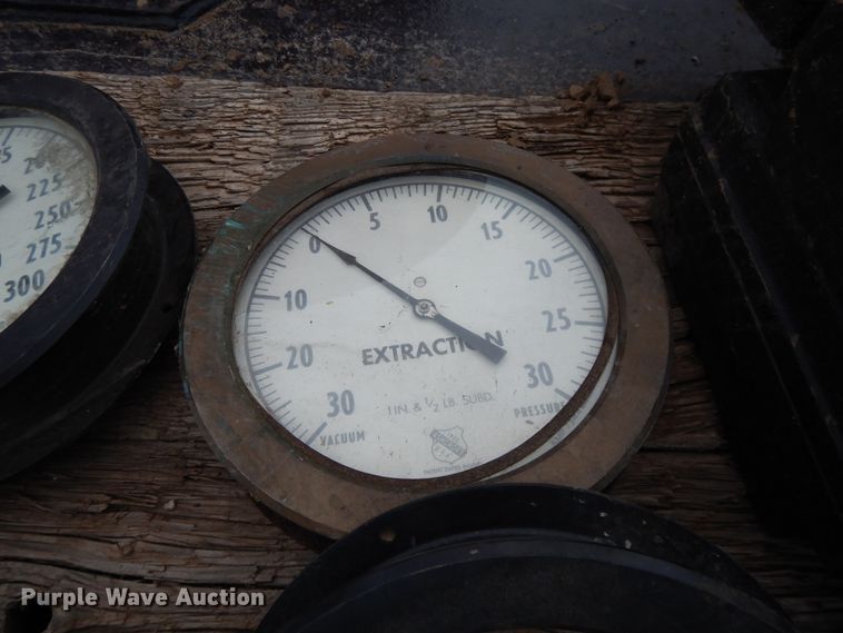 image for item DH8488 Valves, gauges, and equipment