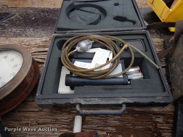 image for item DH8488 Valves, gauges, and equipment