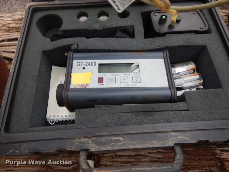 image for item DH8488 Valves, gauges, and equipment