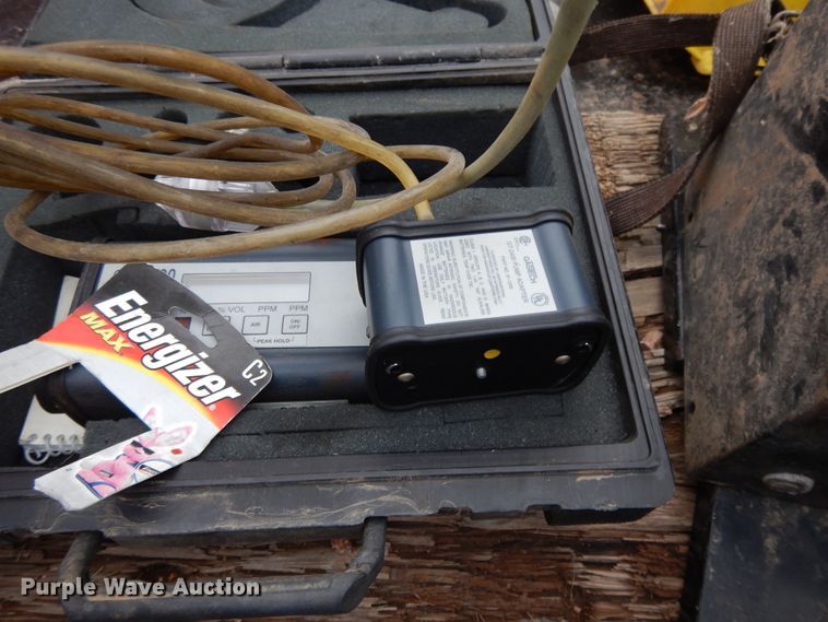 image for item DH8488 Valves, gauges, and equipment