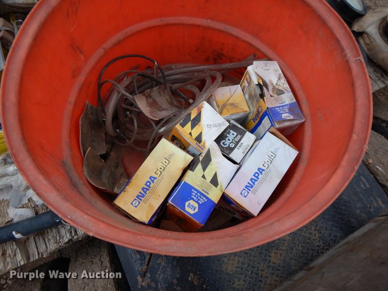 image for item DH8488 Valves, gauges, and equipment