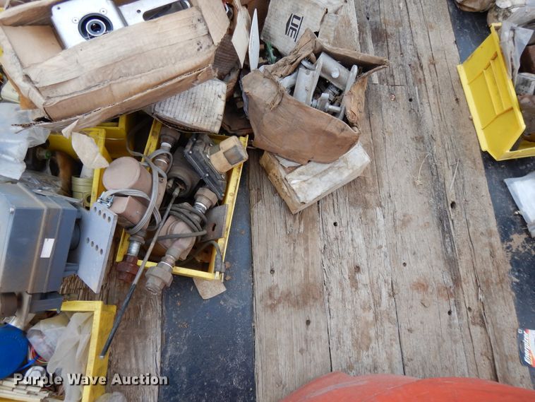 image for item DH8488 Valves, gauges, and equipment