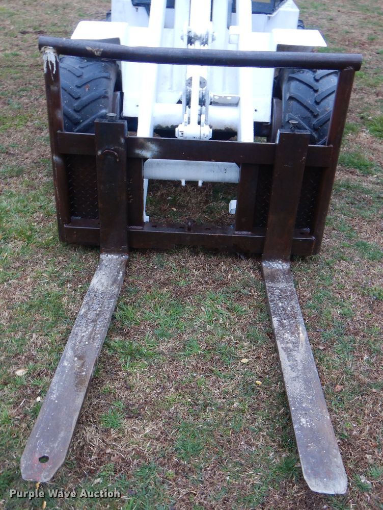 image for item DI2467 Bobcat 1600 wheel loader