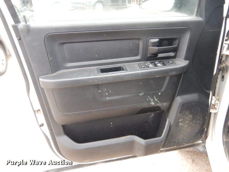 image for item DJ8751 2017 Dodge Ram 5500 Crew Cab winch truck