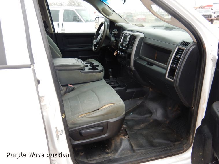 image for item DJ8751 2017 Dodge Ram 5500 Crew Cab winch truck