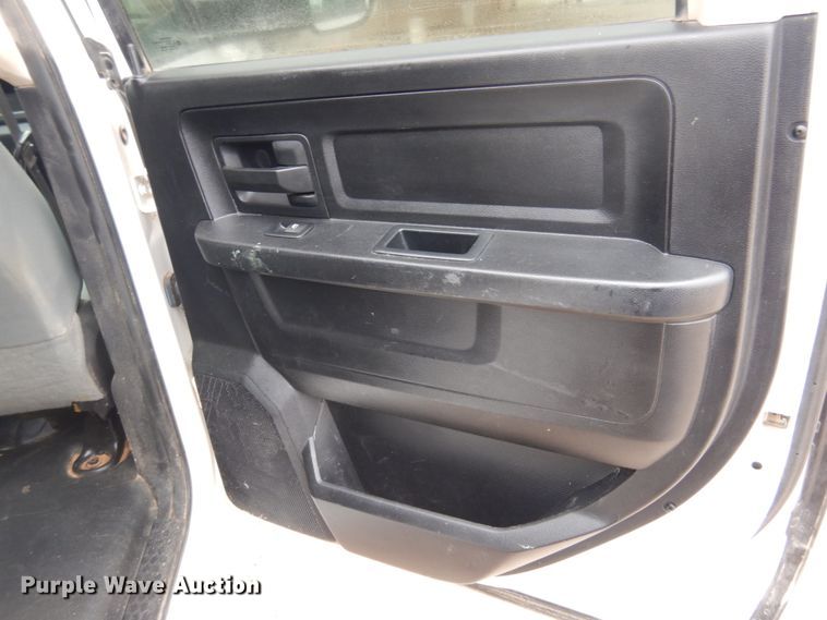 image for item DJ8751 2017 Dodge Ram 5500 Crew Cab winch truck