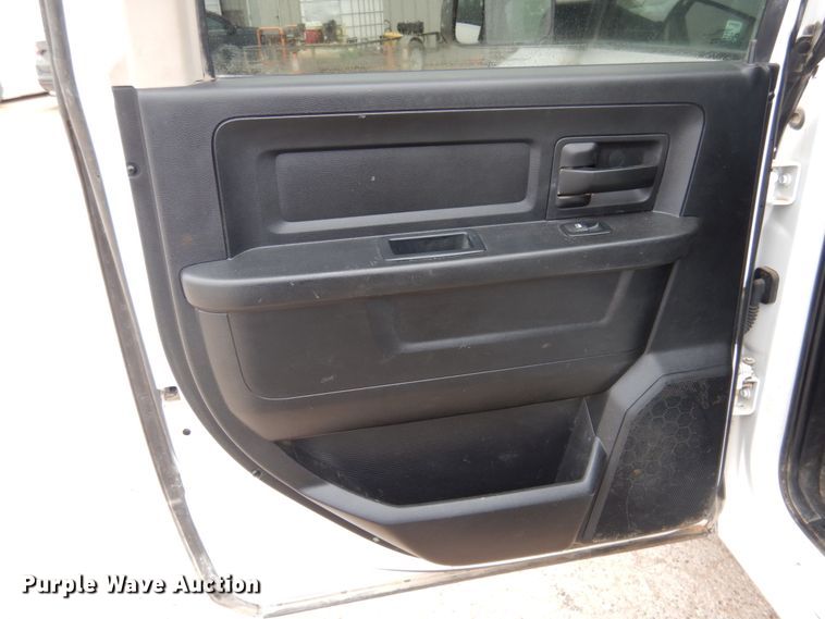 image for item DJ8751 2017 Dodge Ram 5500 Crew Cab winch truck