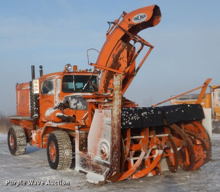 image for item DV9409 1978 Oshkosh P-2323-4 snow blower truck