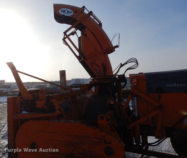 image for item DV9409 1978 Oshkosh P-2323-4 snow blower truck