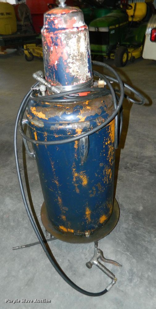 image for item EH9459 Alemite Equipment grease pump