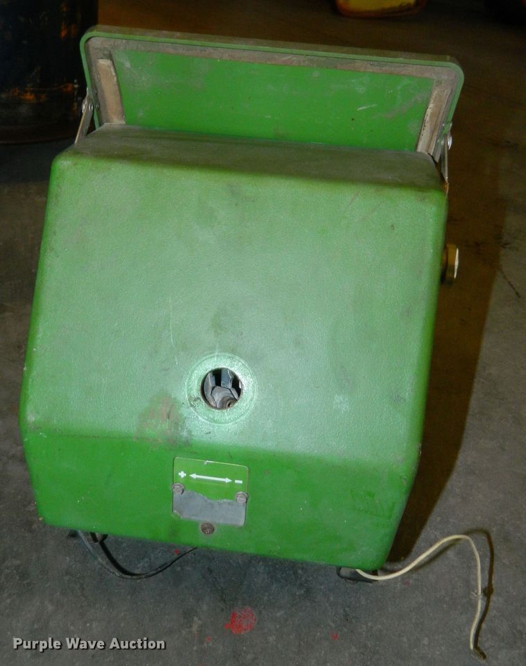 image for item EH9460 Deutz Allis lawn mower