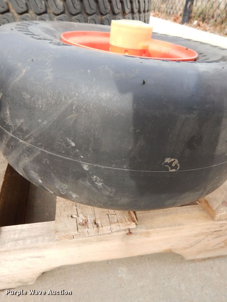 image for item FU9772 (4) Kubota ZD1211 tires and wheels