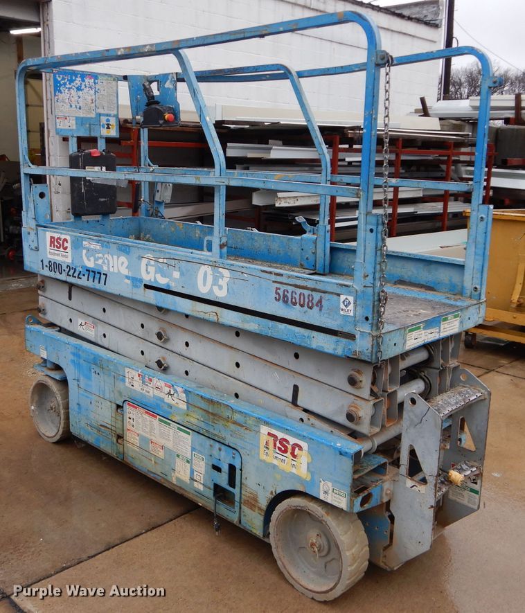 image for item FY9111 2005 Genie GS2032 scissor lift