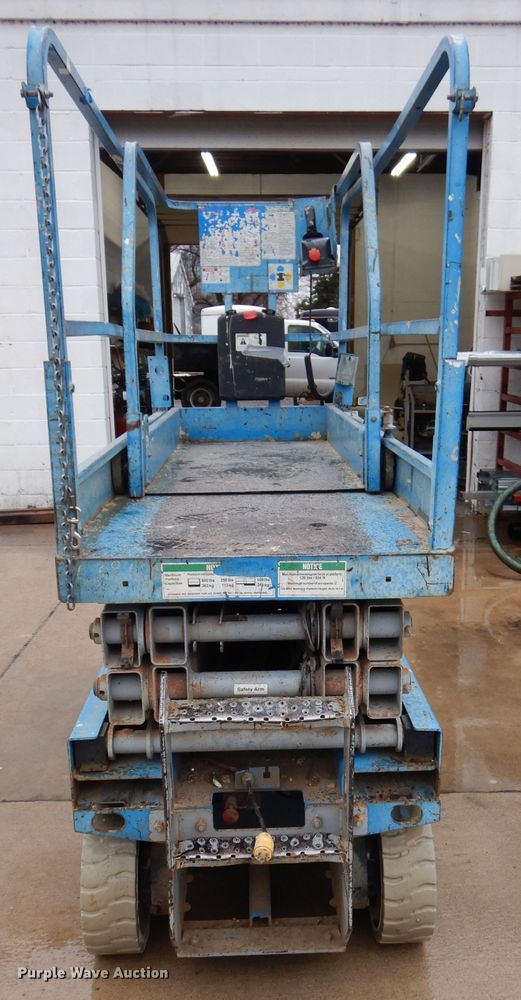 image for item FY9111 2005 Genie GS2032 scissor lift