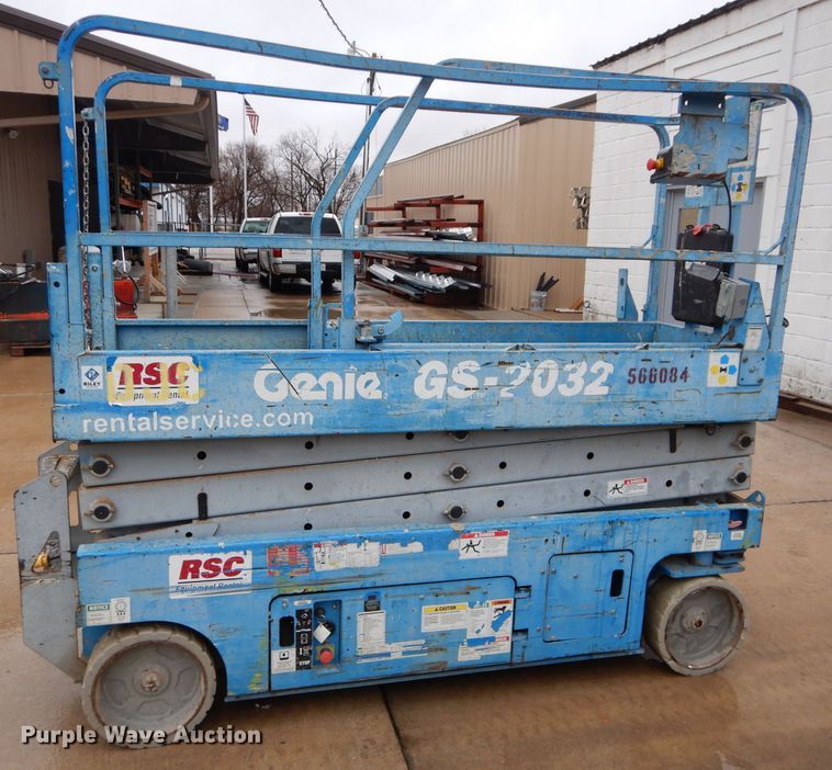 image for item FY9111 2005 Genie GS2032 scissor lift