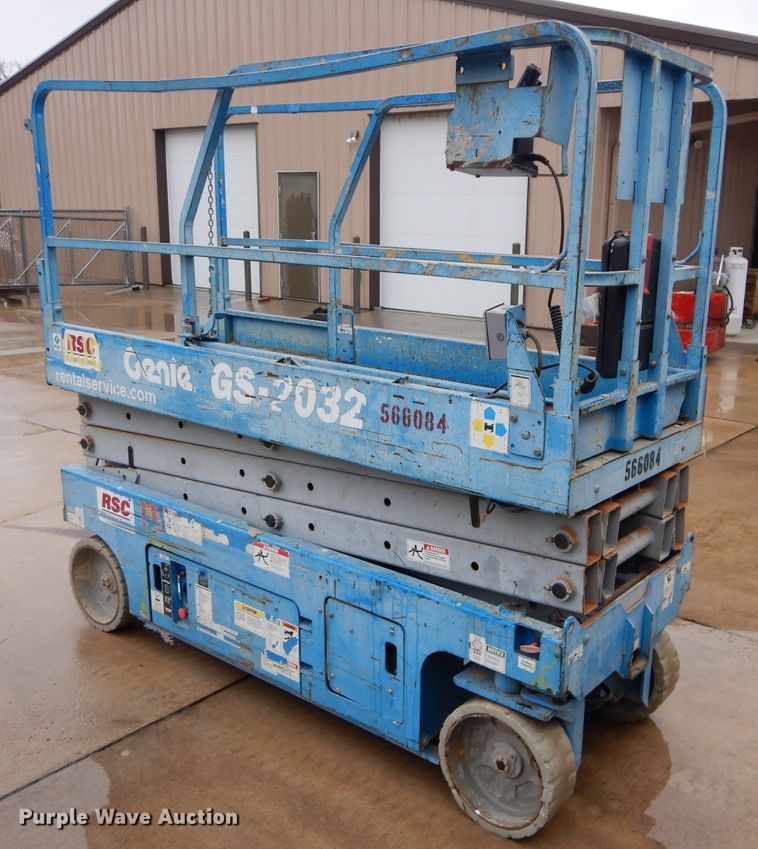 image for item FY9111 2005 Genie GS2032 scissor lift